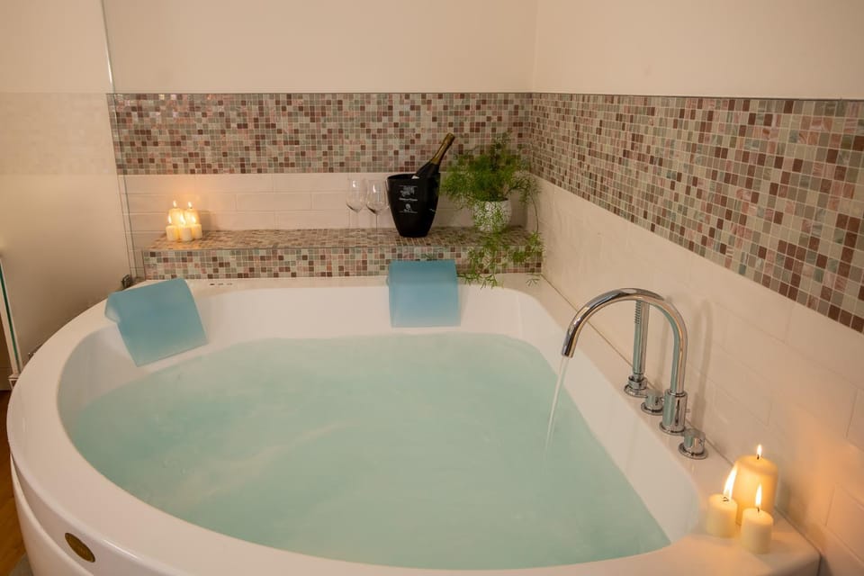 Hot Tub, Bath