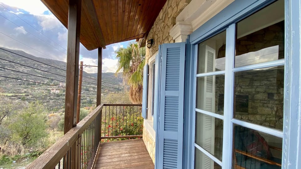 Balcony/Terrace, Mountain view