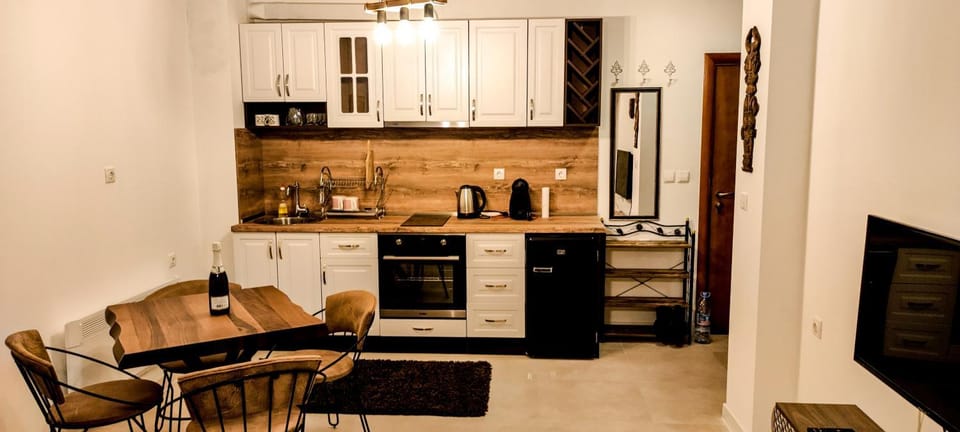 Kitchen or kitchenette, Dining area, Communal kitchen