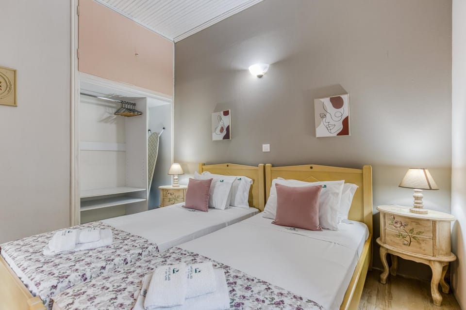 Bed, Photo of the whole room, Bedroom, towels, wardrobe