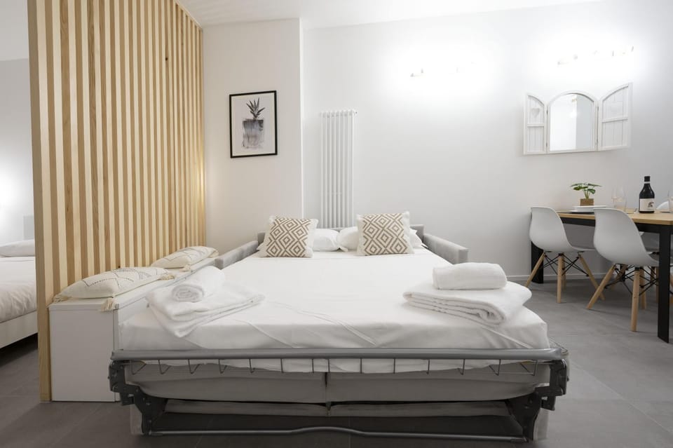 Bed, Living room