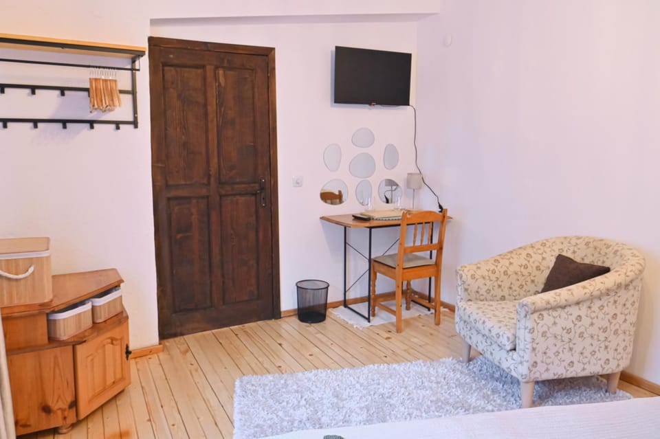 TV and multimedia, wardrobe