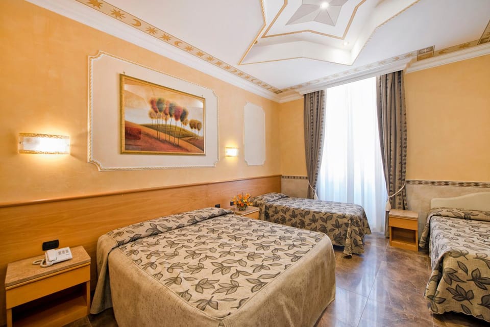 Photo of the whole room, Decorative detail, bunk bed