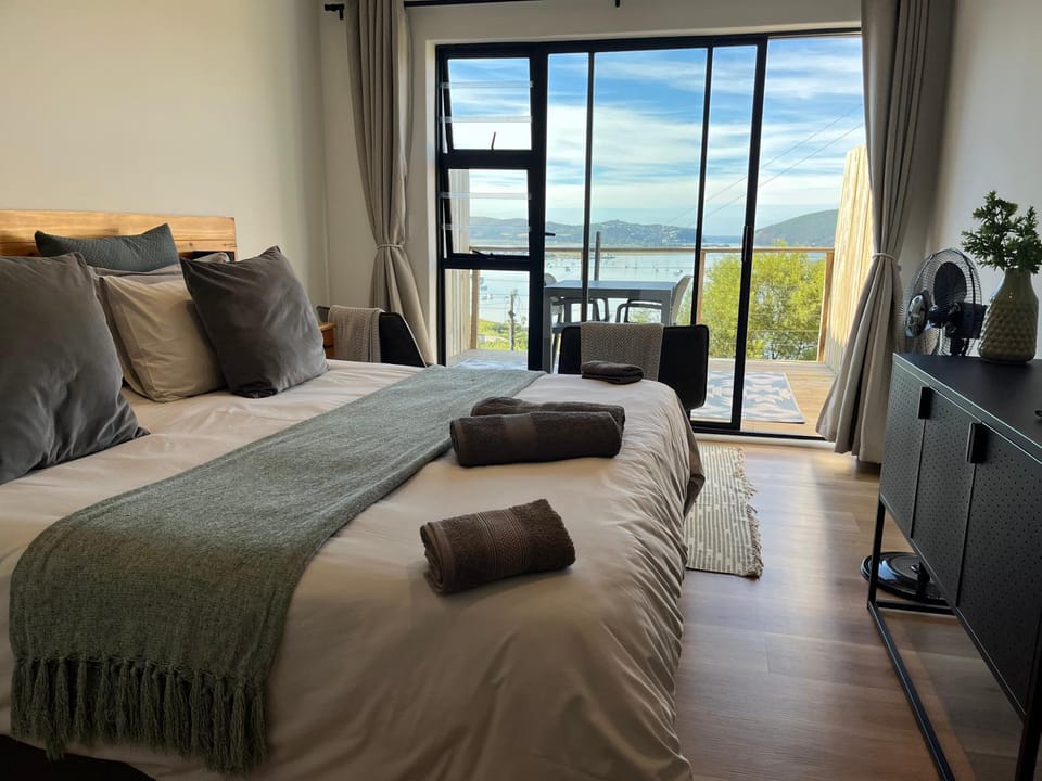 Bed, Natural landscape, Living room, Photo of the whole room, Seating area, Bedroom