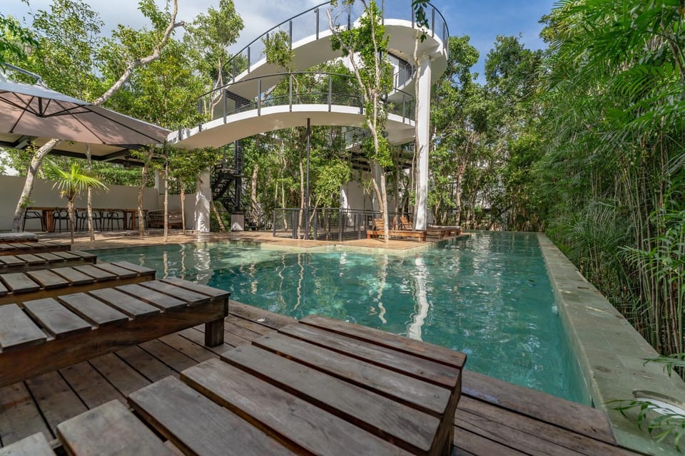 Swimming pool, Swimming pool