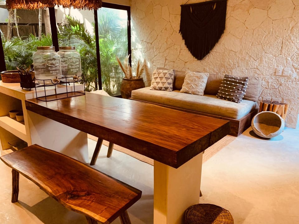 Living room, Lounge or bar, Seating area, Dining area