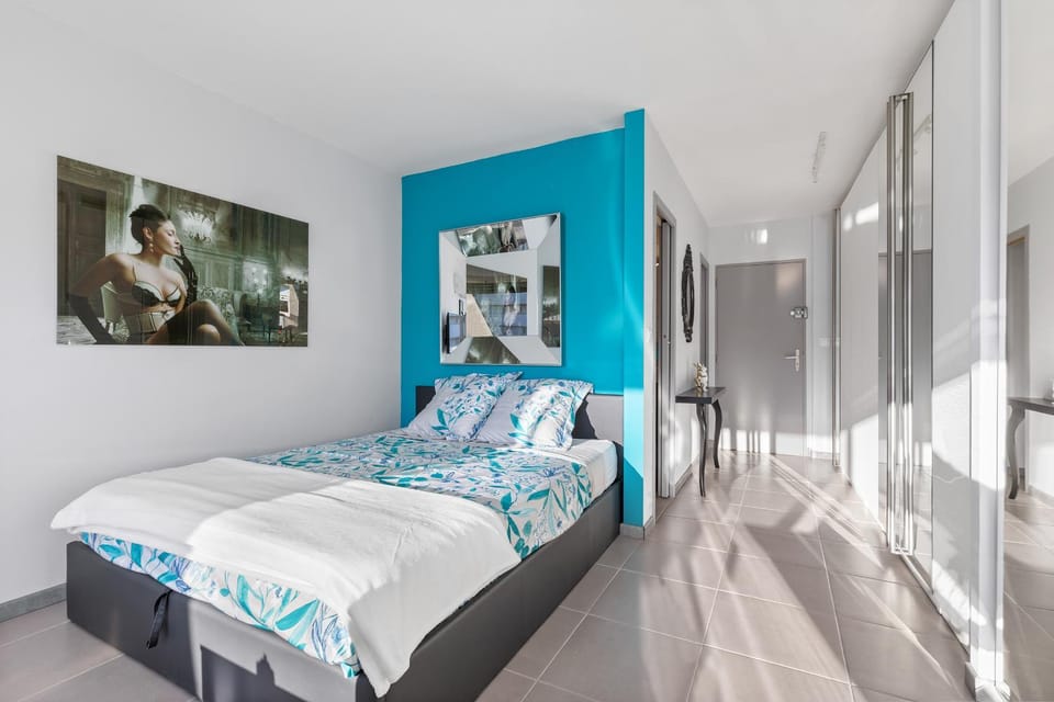 Bed, Photo of the whole room, Bedroom
