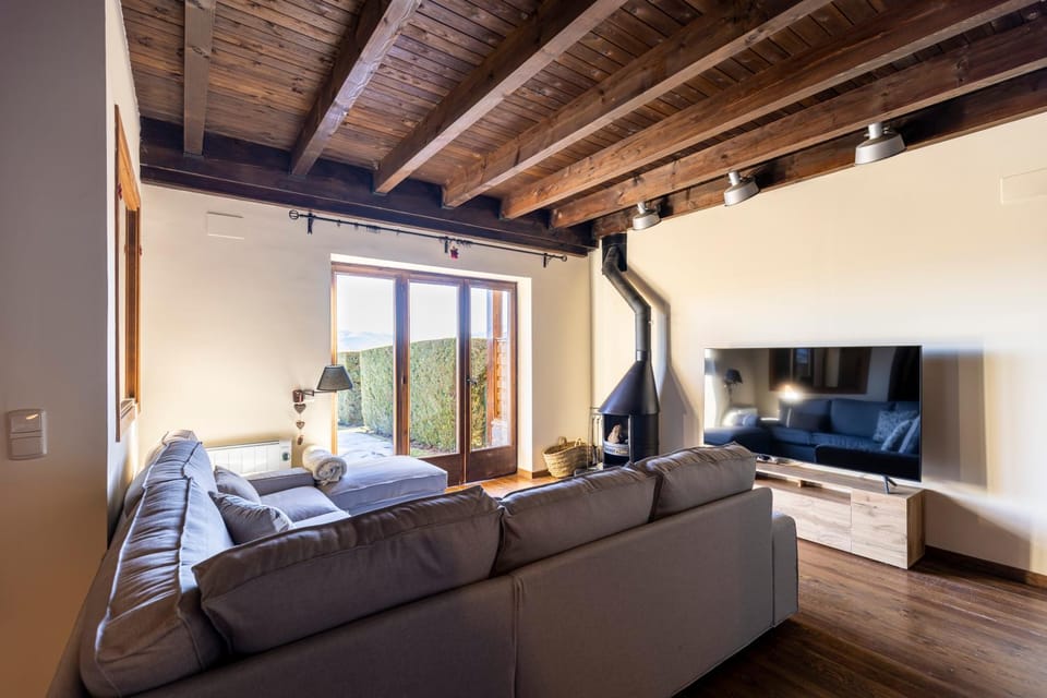 TV and multimedia, Living room, Photo of the whole room, Seating area, flat iron