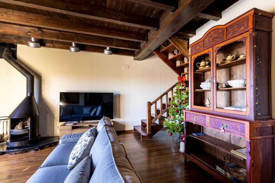 TV and multimedia, Living room, Seating area, flat iron