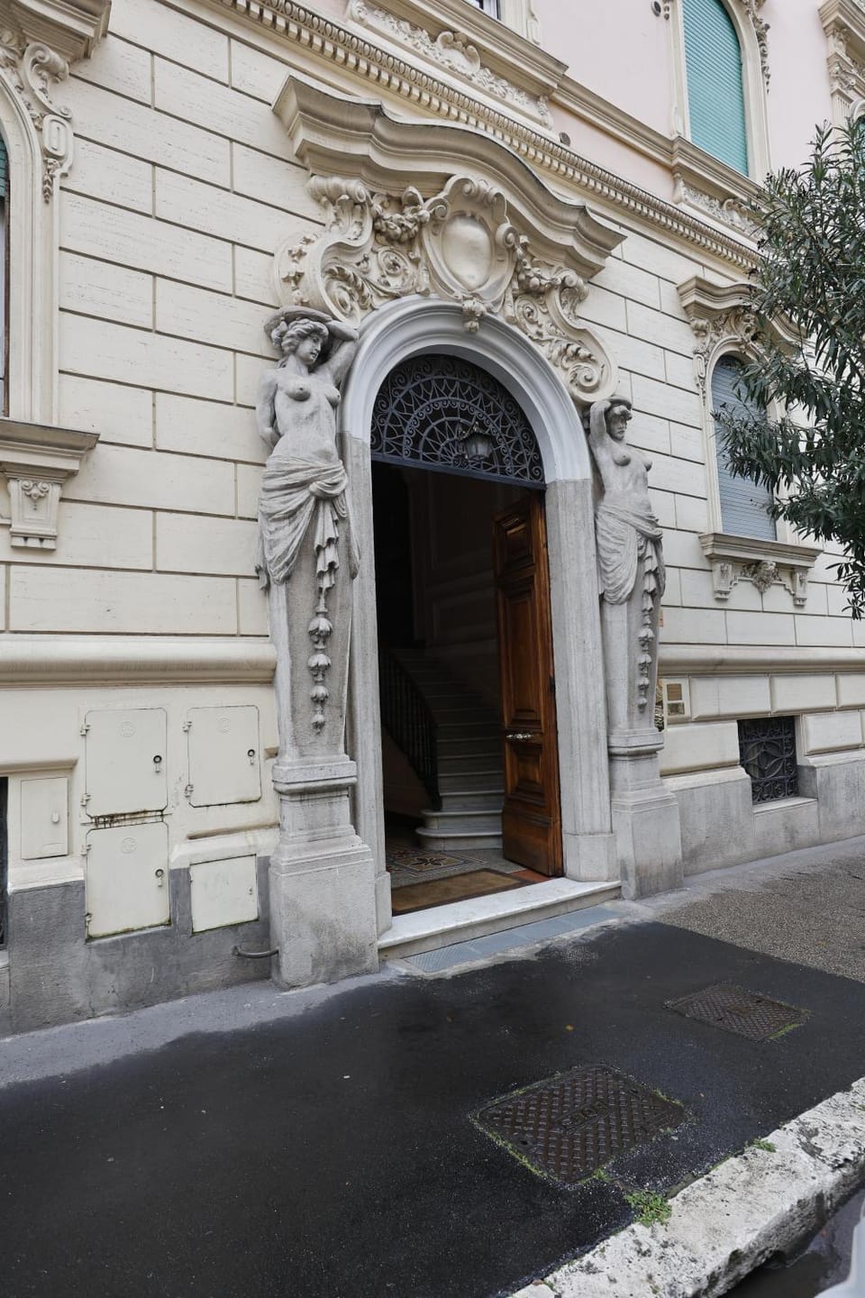 Facade/entrance
