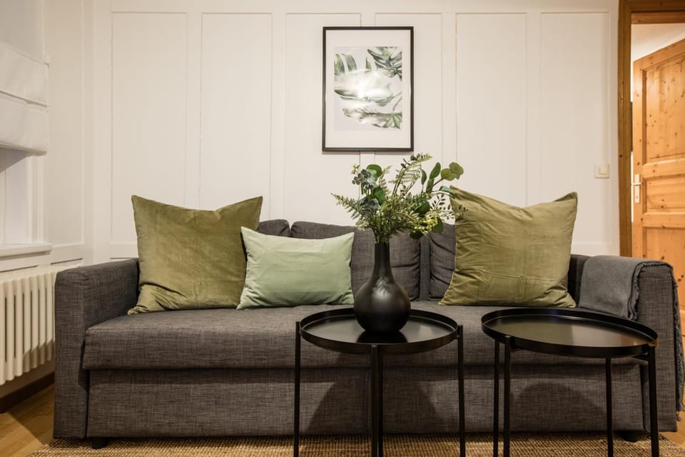 Living room, Photo of the whole room, Seating area, Bedroom