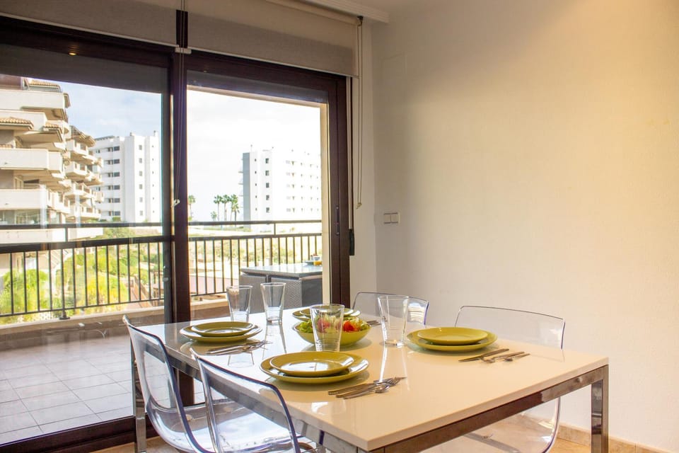 View (from property/room), Balcony/Terrace, Living room, Dining area