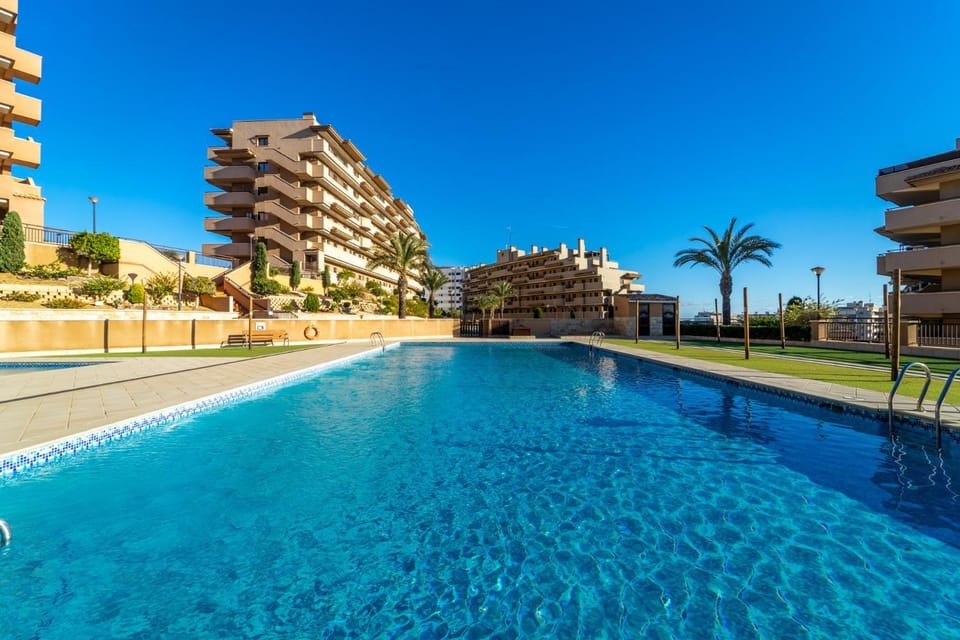 Property building, Swimming pool, Swimming pool