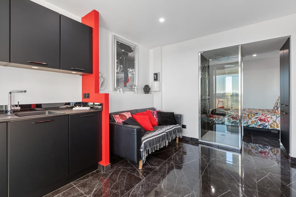 Kitchen or kitchenette, Living room