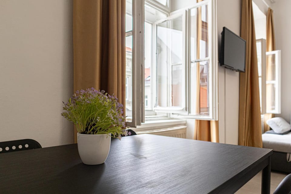 Bed, Seating area, Bedroom
