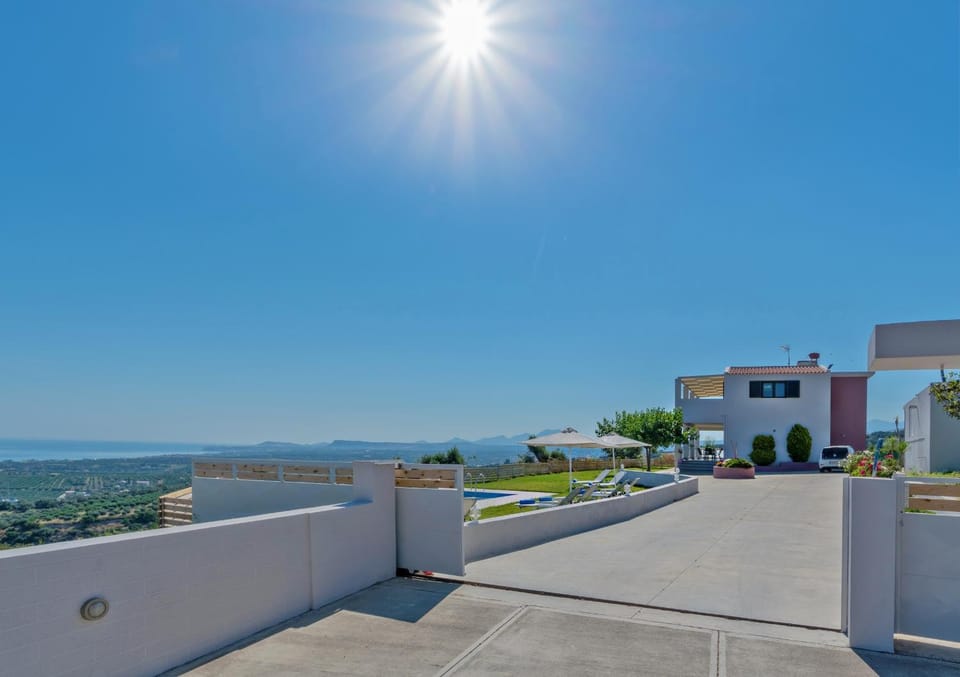 Facade/entrance, Sea view