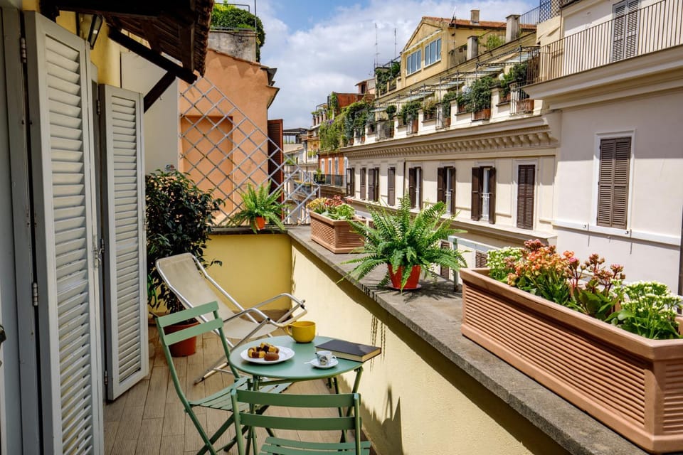 Nearby landmark, Balcony/Terrace, Balcony/Terrace, City view, City view, Shopping Area, Breakfast, Italian breakfast, internet