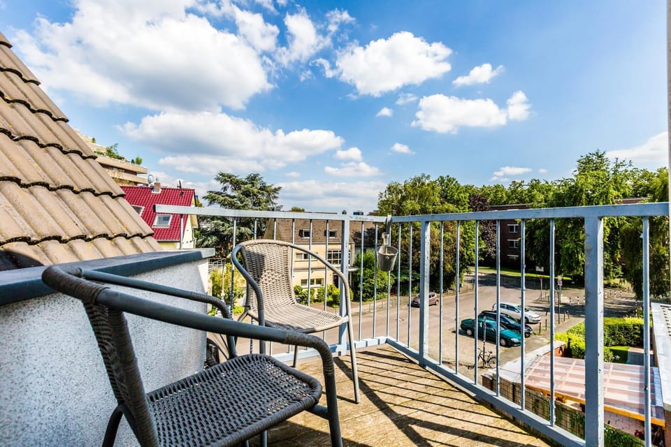 Facade/entrance, View (from property/room), Balcony/Terrace, Area and facilities