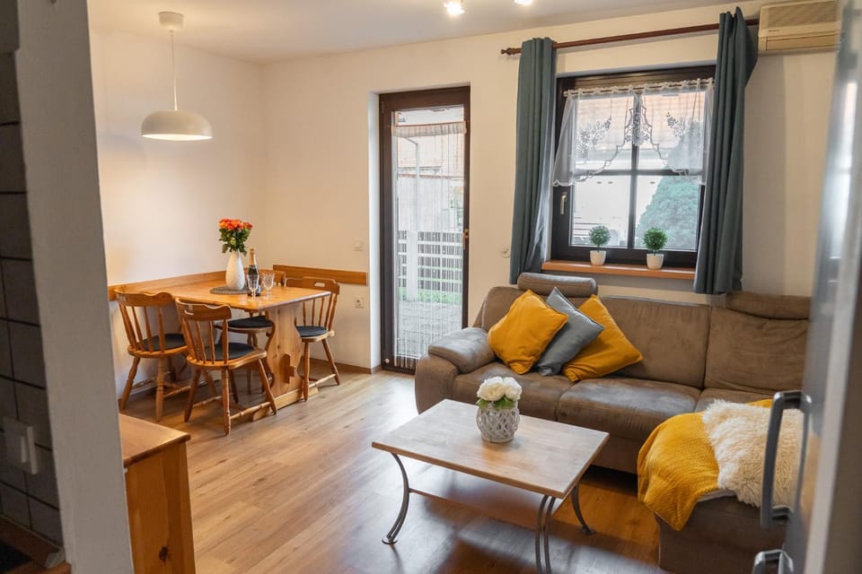 TV and multimedia, Living room, Dining area