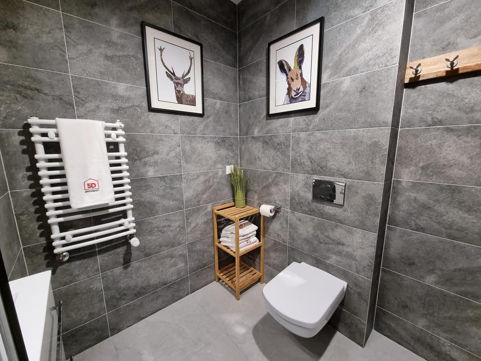 Bathroom, towels