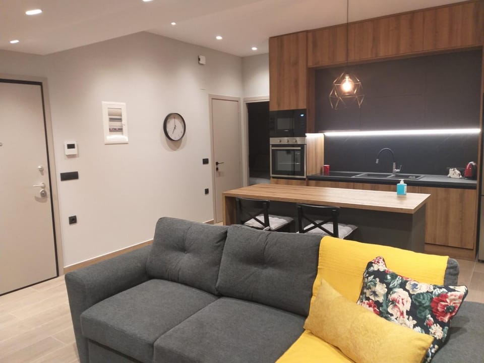 Kitchen or kitchenette, Seating area, Dining area
