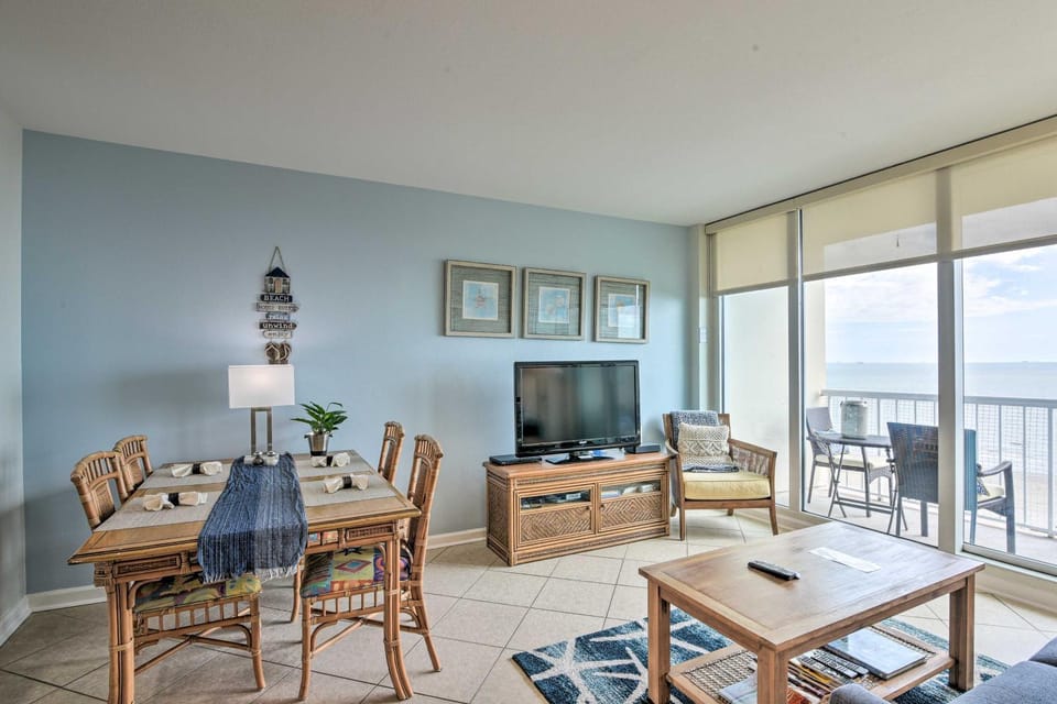 Heated Pool + Gulf View: Galvestonian Resort Condo House in Texas City