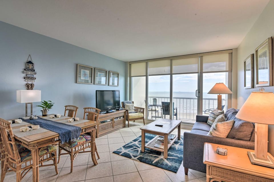 Heated Pool + Gulf View: Galvestonian Resort Condo House in Texas City