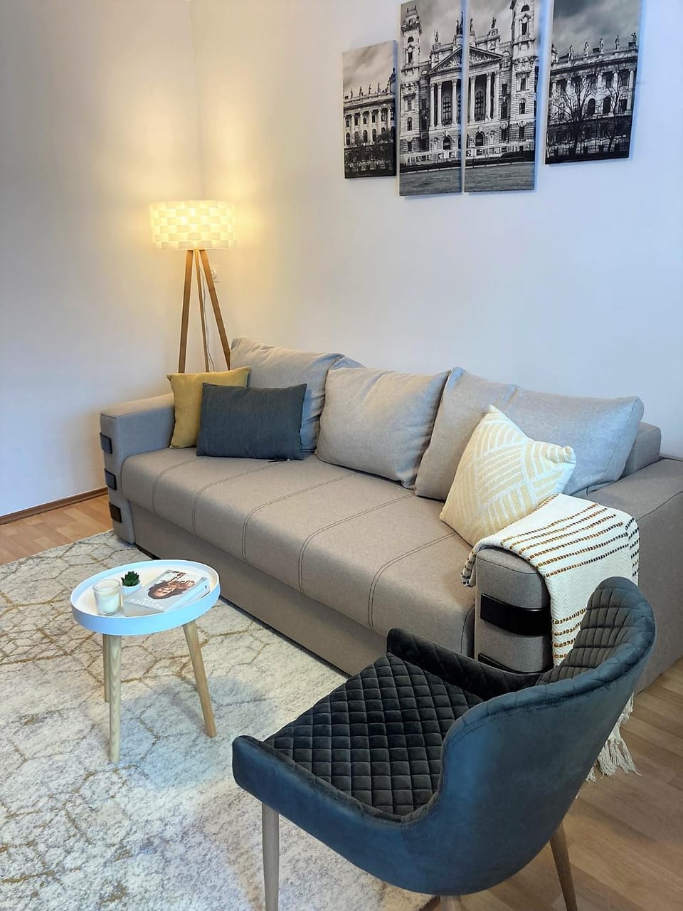 Living room, Seating area