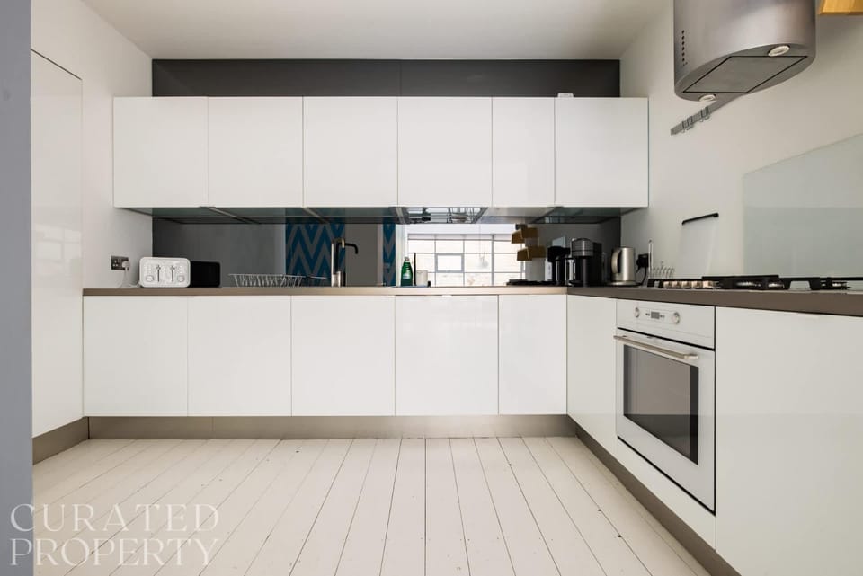 Spacious & Bright Loft Apartment - Shoreditch Apartment in London Borough of Islington