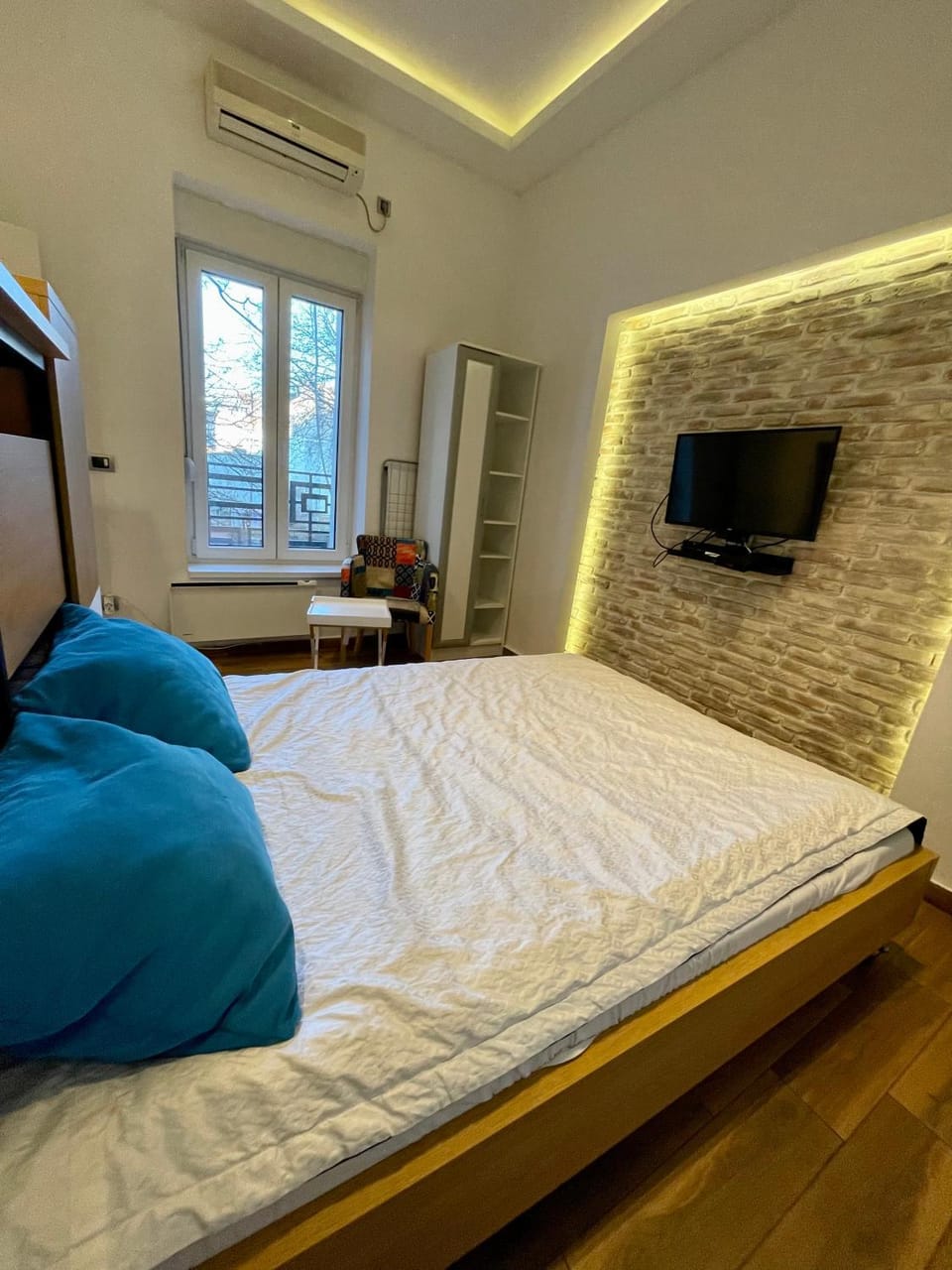 Bed, TV and multimedia, Photo of the whole room, Bedroom, air conditioner