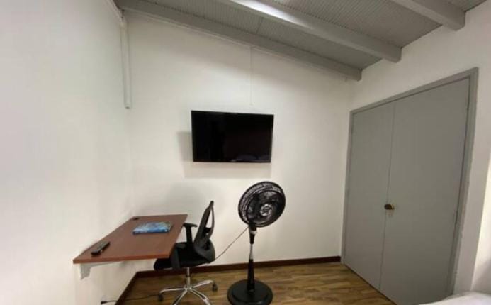 Apartamento cerca al centro comercial Santafé A105 By Roots Rentals Apartment in Medellin