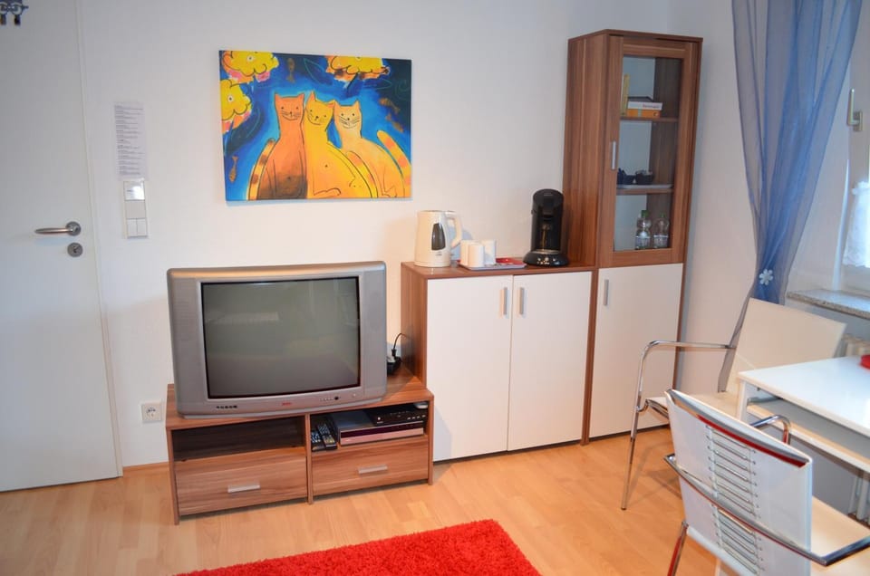 TV and multimedia, Coffee/tea facilities, Decorative detail, Drinks