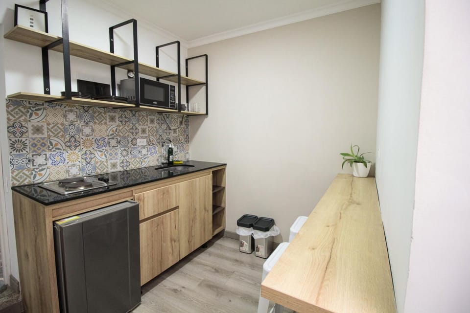 Cómodo aparta suite en zona Poblado Medellín MAN101 By Roots Rentals Apartment in Medellin