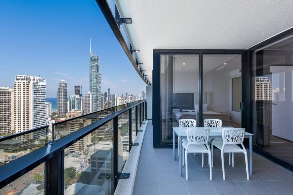 Circle on Cavill - Hosted by Coastal Letting Co. Apartment in Surfers Paradise