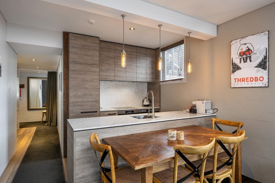 Dining area, kitchen