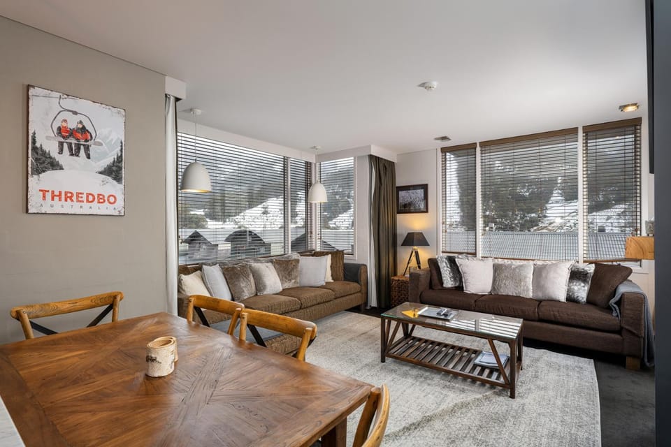 View (from property/room), Living room, Dining area