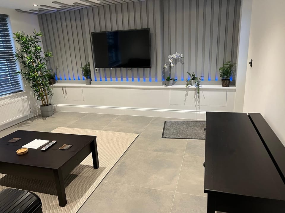 Lovely 1 bedroom flat High Barnet 3 mins away Apartment in London