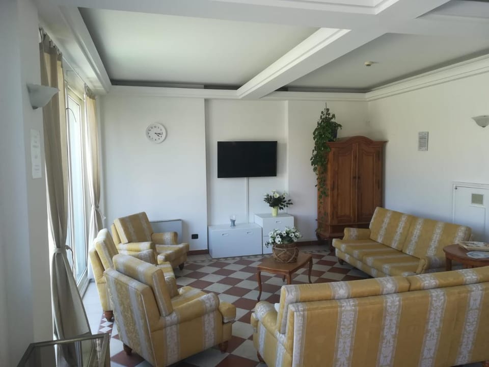Lobby or reception, Internal: Not applicable to any particular room