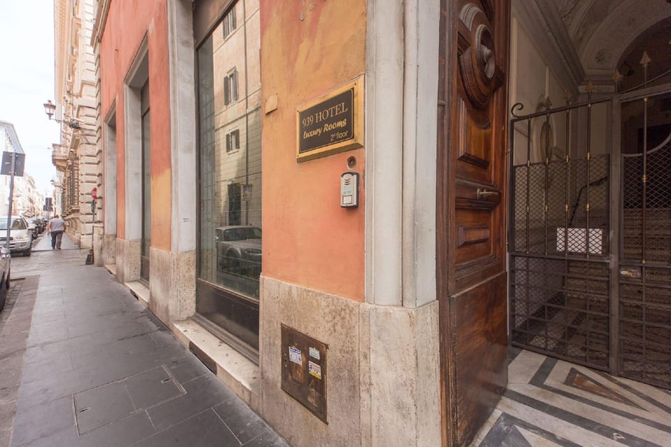 Facade/entrance