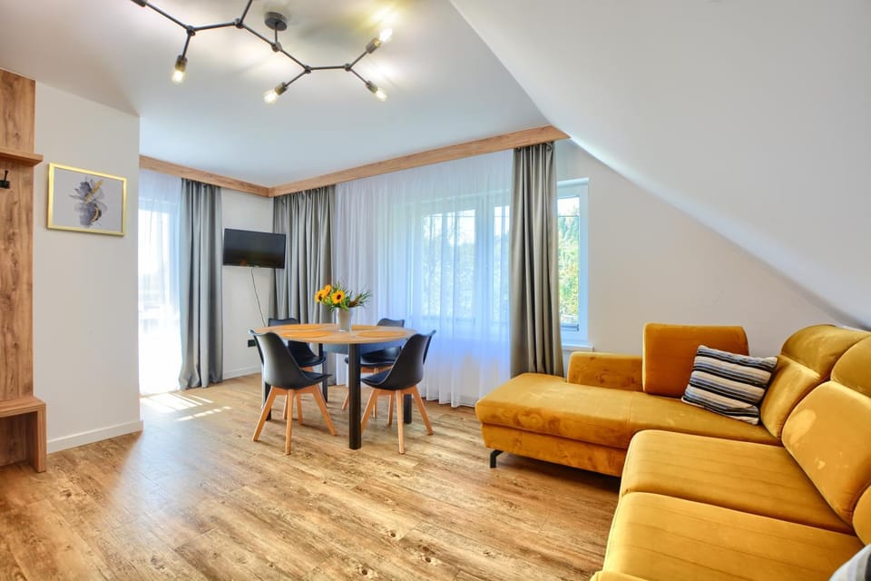 TV and multimedia, Balcony/Terrace, Living room, Seating area, Dining area