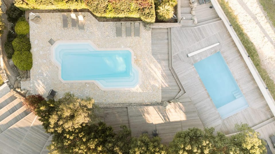 Bird's eye view, Pool view