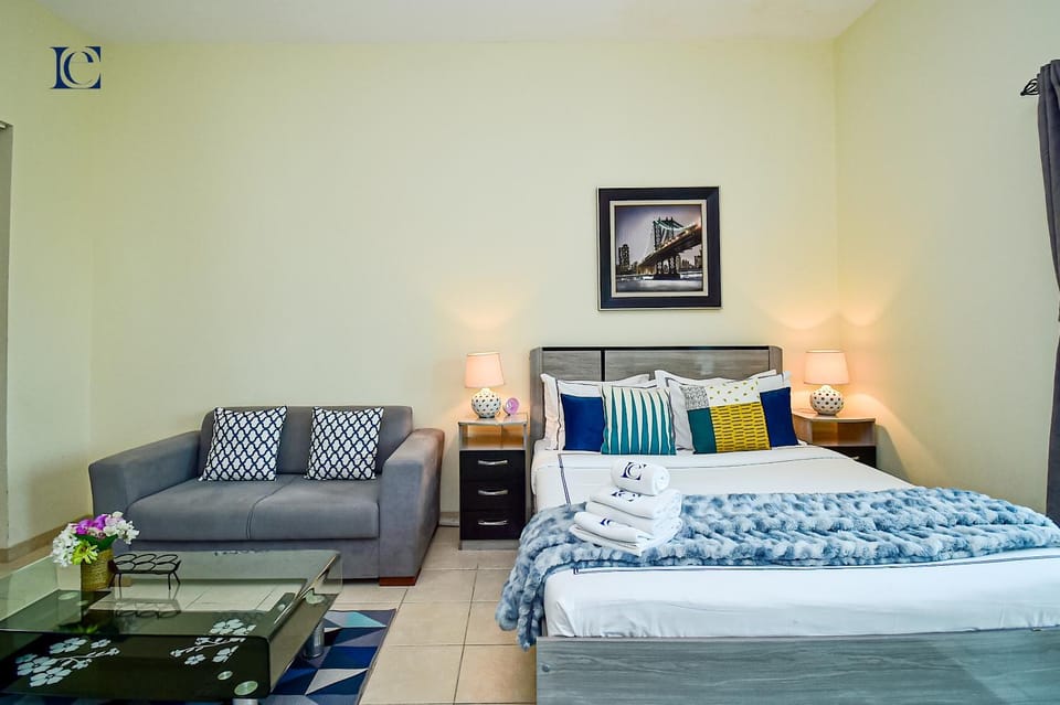 Bed, Living room, Photo of the whole room, Seating area, Bedroom
