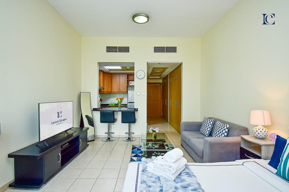 TV and multimedia, Kitchen or kitchenette, Living room, Photo of the whole room, Evening entertainment, Bedroom