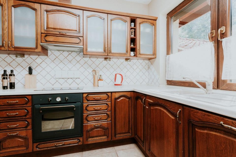 Kitchen or kitchenette, Communal kitchen, dishwasher, pet friendly, stove, kitchen