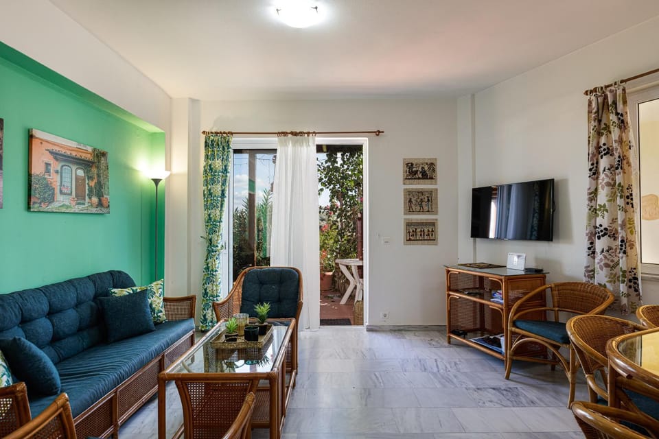 TV and multimedia, Living room, Seating area