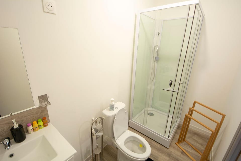 Shower, Toilet, Bathroom