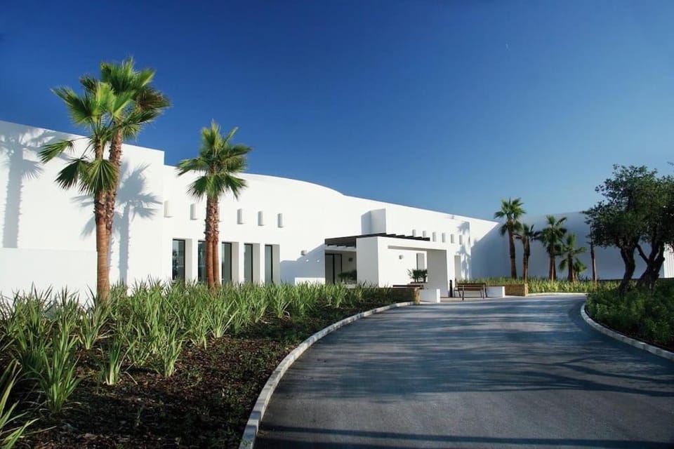 Spacious 6-bed Apartment in Marina de la Alcaidesa Apartment in Andalusia