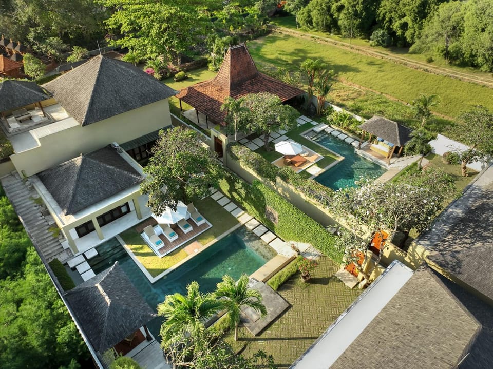 Property building, Day, Natural landscape, Bird's eye view, Garden view, Pool view, Swimming pool, sunbed