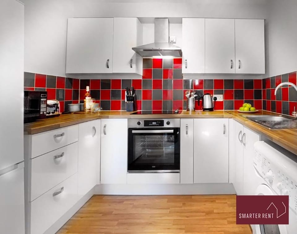 Wokingham - 2 Bed Stylish House, Central - Parking Apartment in Wokingham