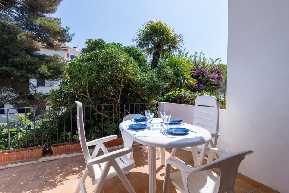 Patio, Day, Garden, View (from property/room), Balcony/Terrace, Dining area, Garden view